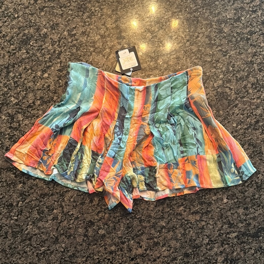 O’neill tropical heart flowy Women's Shorts NWT 27